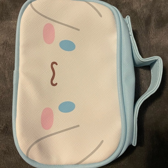 Cinnamon Roll Makeup Bag - Picture 2 of 7
